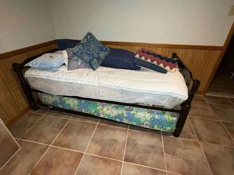 Twin size trundle bed with mattresses, pillows, linens image