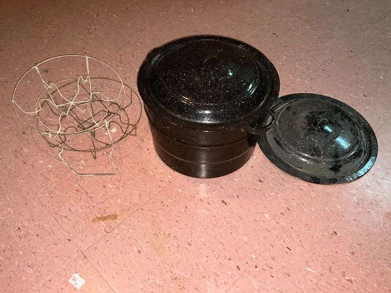 Graniteware boiler with 2 lids image