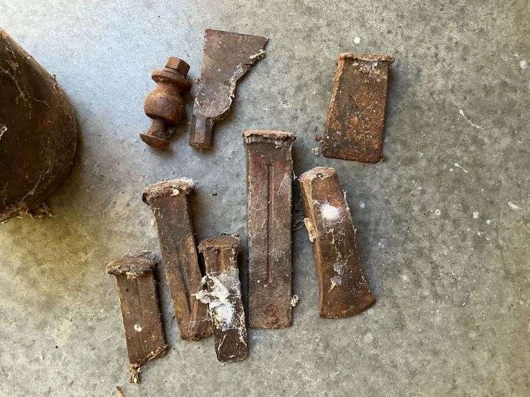 Assortment of splitting wedges image