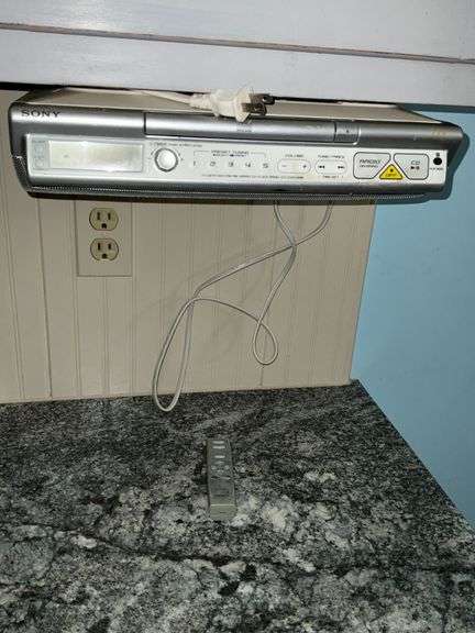 Sony undercabinet radio with remote, AM/FM/CD image