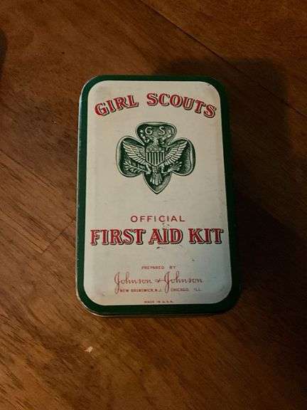 Girl Scout First Aid tin with belt loops image