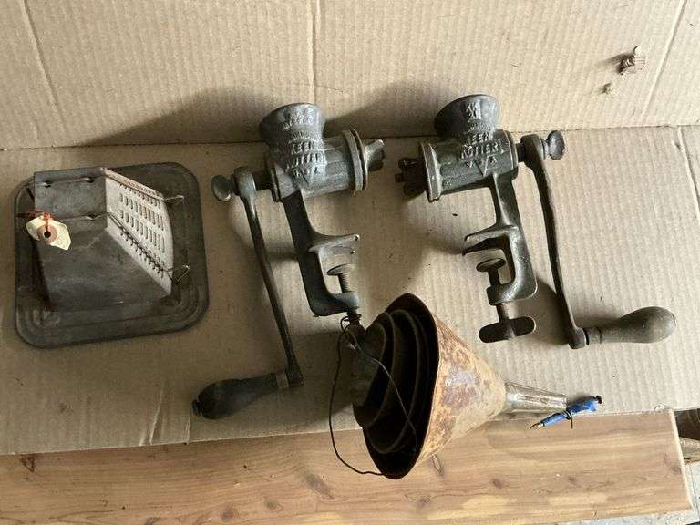 Keen Kutter hand grinder, KK10 & KK21, funnels, etc. image