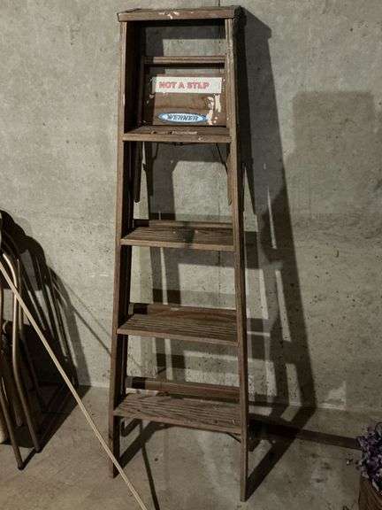 Werner 5' wooden step ladder image