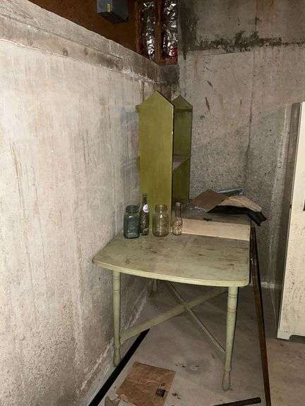 Wooden kitchen table image