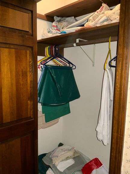 Tablecloths, cheesecloth, placemats, chair pads, kitchen linens image