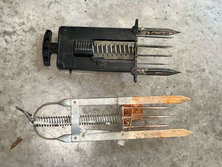 2 mole traps image