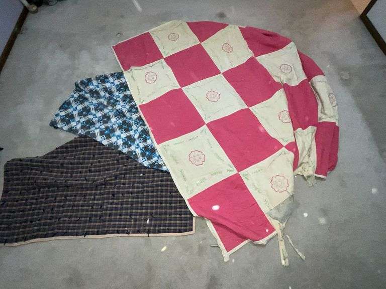 Cutter quilt and tied comforters image