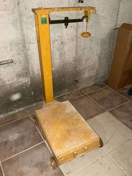 Platform grain scale on rollers image