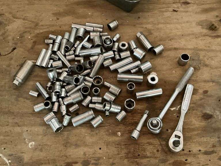 Craftsman 3/8" drive ratchet and sockets image