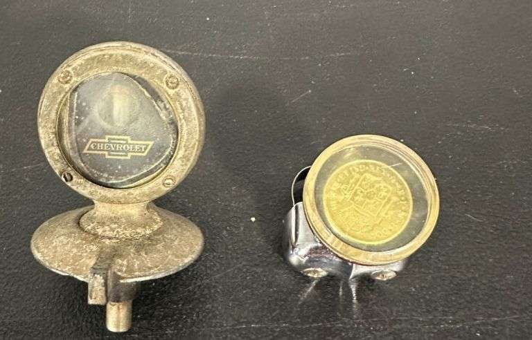 Vintage Chevrolet radiator cap/hood ornament image