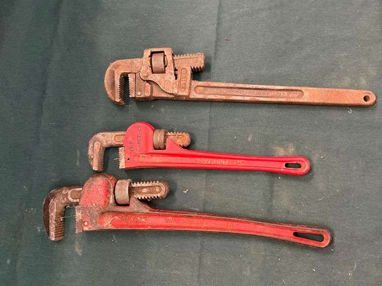 3 pipe wrenches image