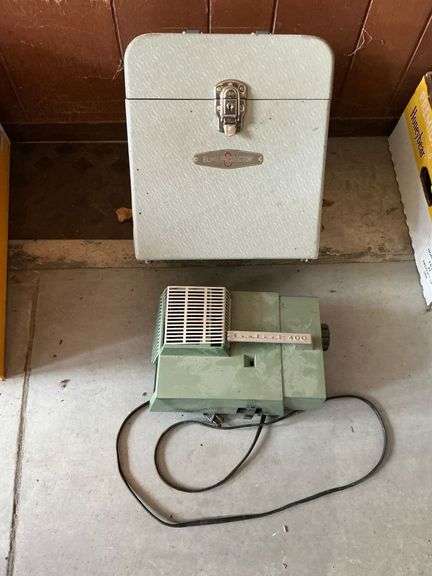 Realist 400 projector image