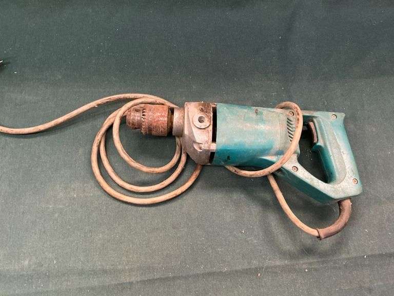 Makita 1/2" drill Model 6301LW, needs plug image