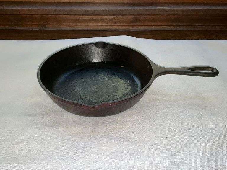 No. 5 SK cast iron skillet image