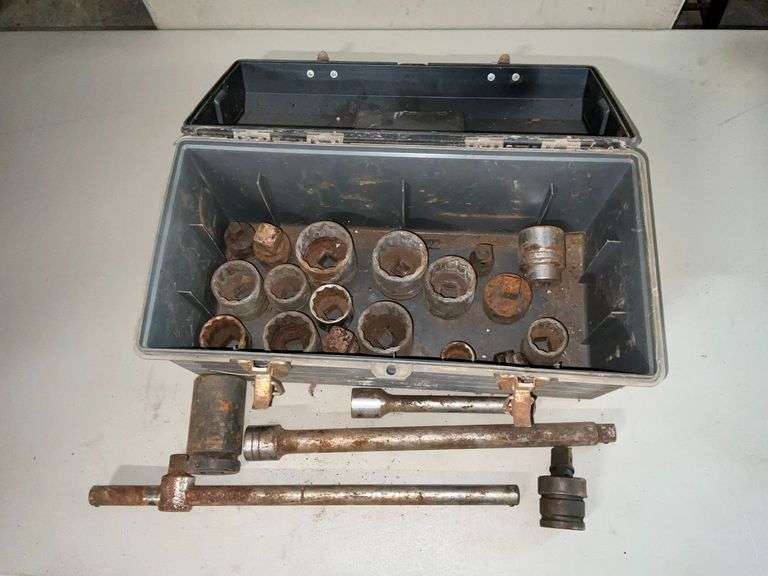 3/4" drive sockets, breaker bar, extensions image