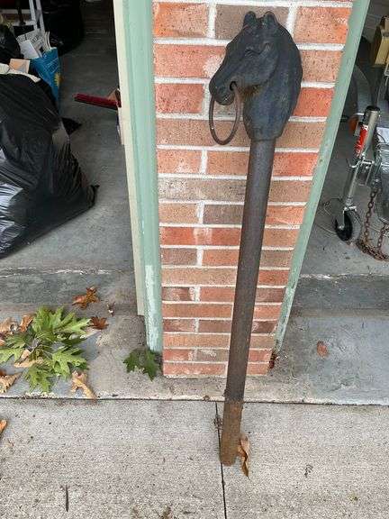 Horsehead hitching post image