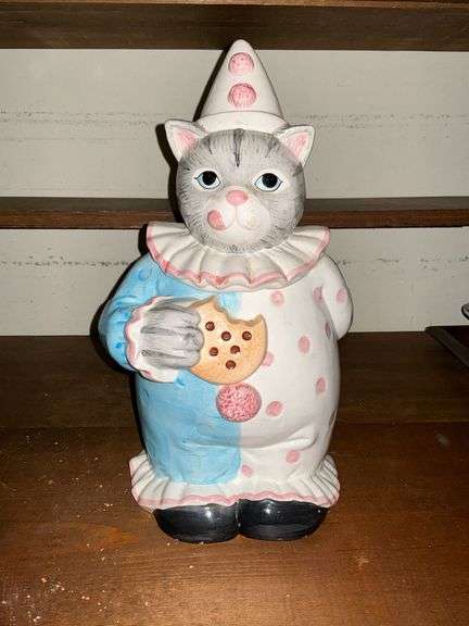 Kitty Cucumber cookie jar, chip on very tip of the hat image