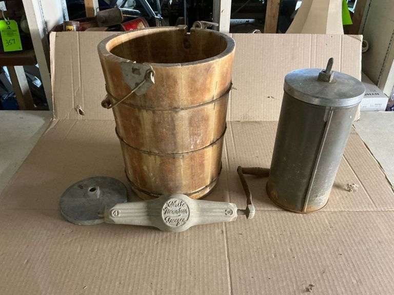 White Mountain crank ice cream maker. image