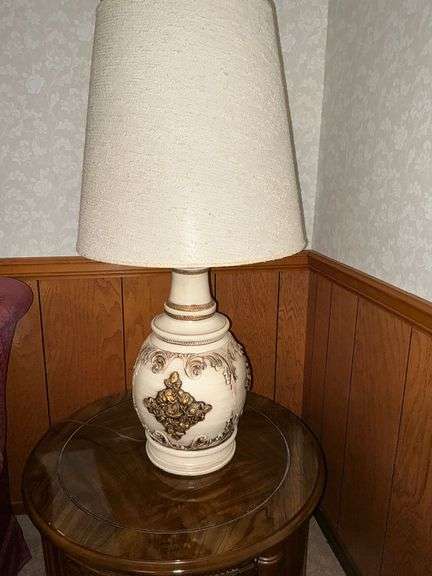 Pair of table lamps image