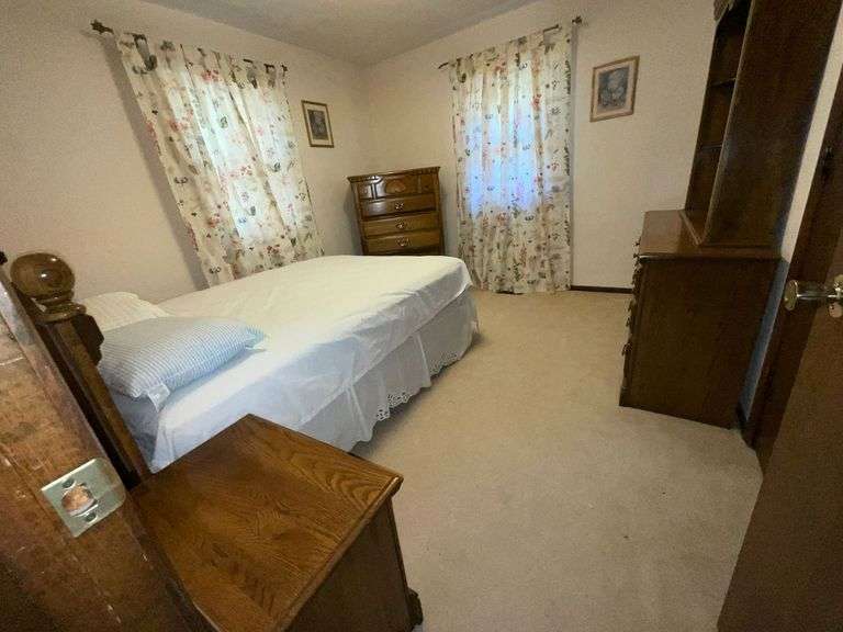 Bedroom set, queen bed, dresser, chest of drawers image