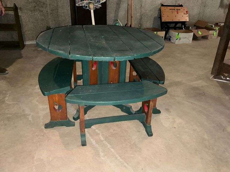 44" round wooden picnic table image