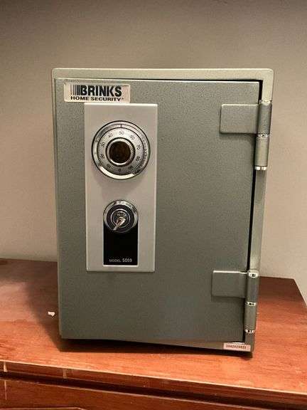 Brink Model 5059 safe with combination and key image
