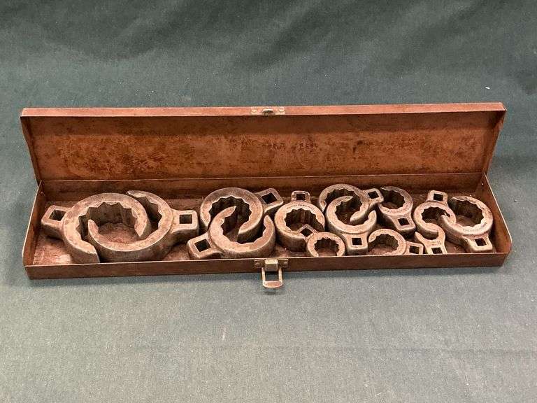 Plomb crow feet, 5/8"-2 1/4" in metal box image