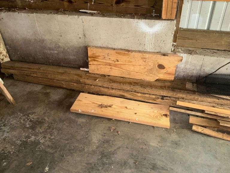 All loose wood in shop image