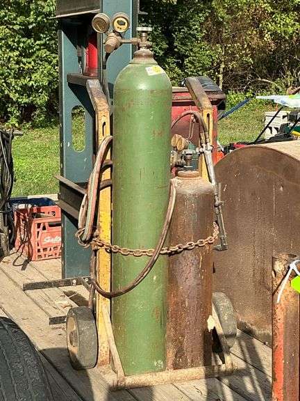 Torch cart, 2 tanks, Linde gauges, cutting head, striker, wrench image