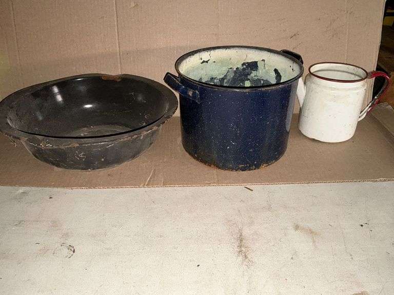 Enamel coffee pot, no lid image