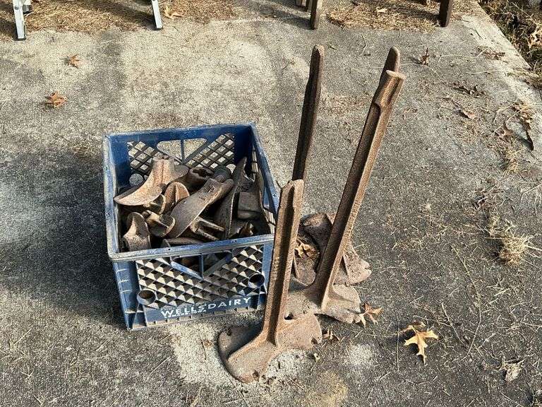 Shoe lasts and stands image