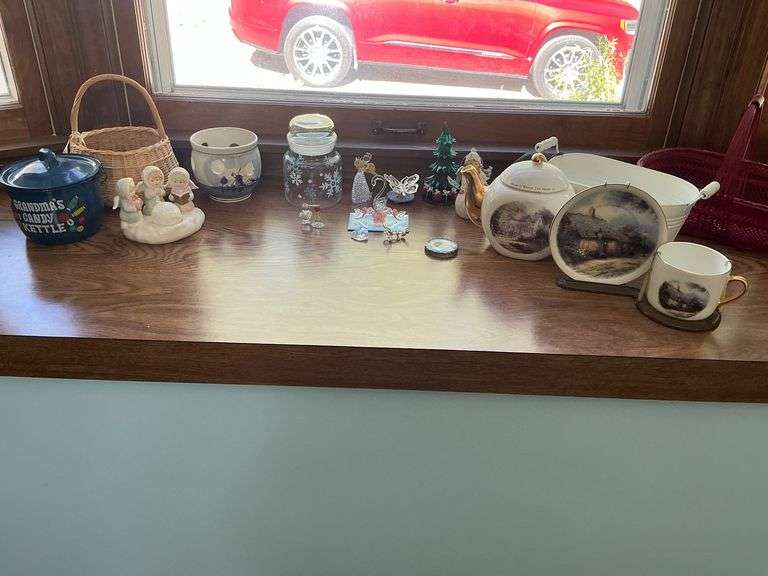 Delft blue bulb pot, Grandma's candy kettle, Thomas Kinkade pieces image