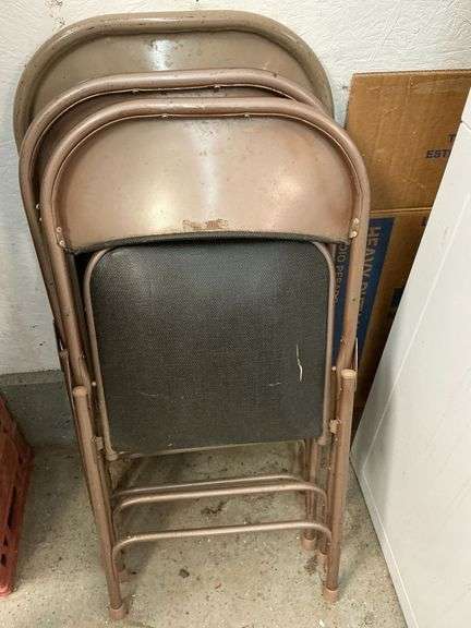 Folding chairs and folding stools image