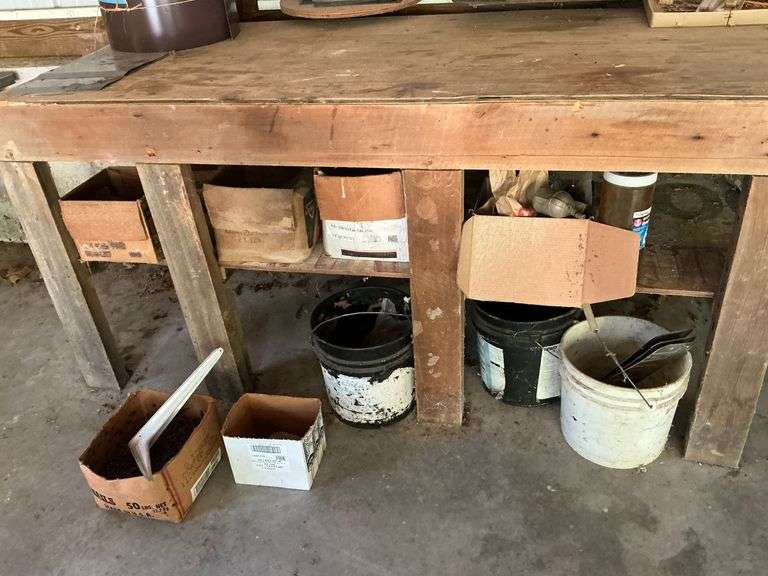 Contents under work bench image