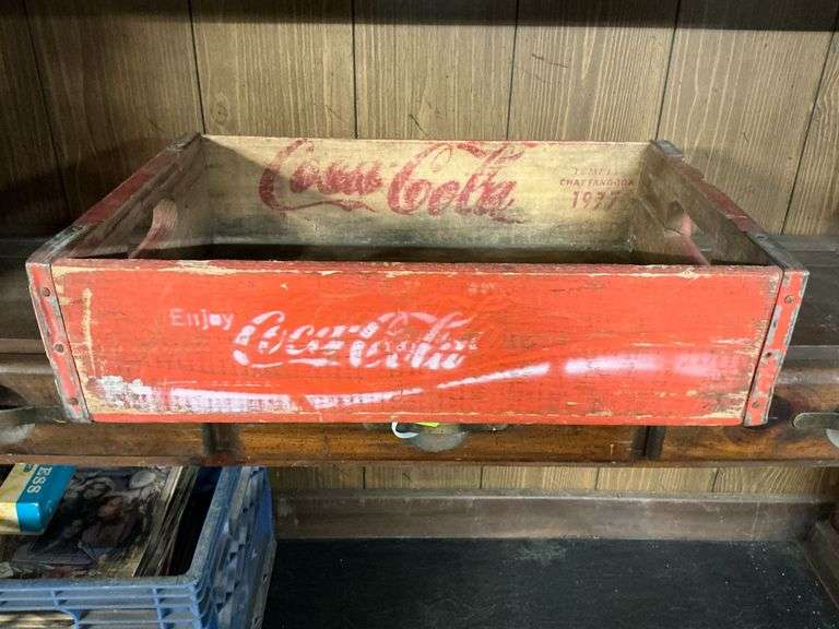 1977 Coca Cola crate image