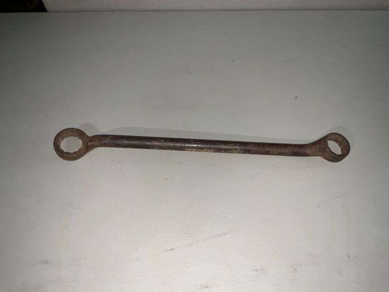 IH lug wrench image