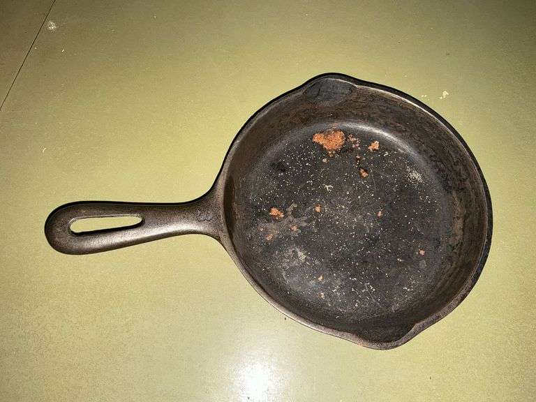 Cast iron skillet "J" on handle No. 3 image