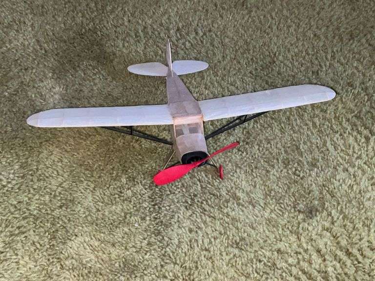 Paper model Piper airplane image