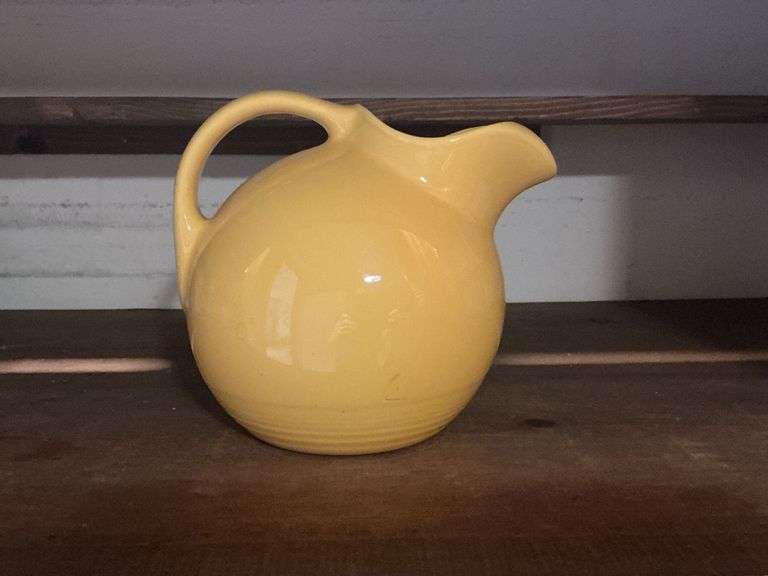 Yellow ball pitcher image