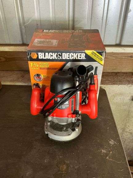Black and Decker 1 3/4 hp plunge router image