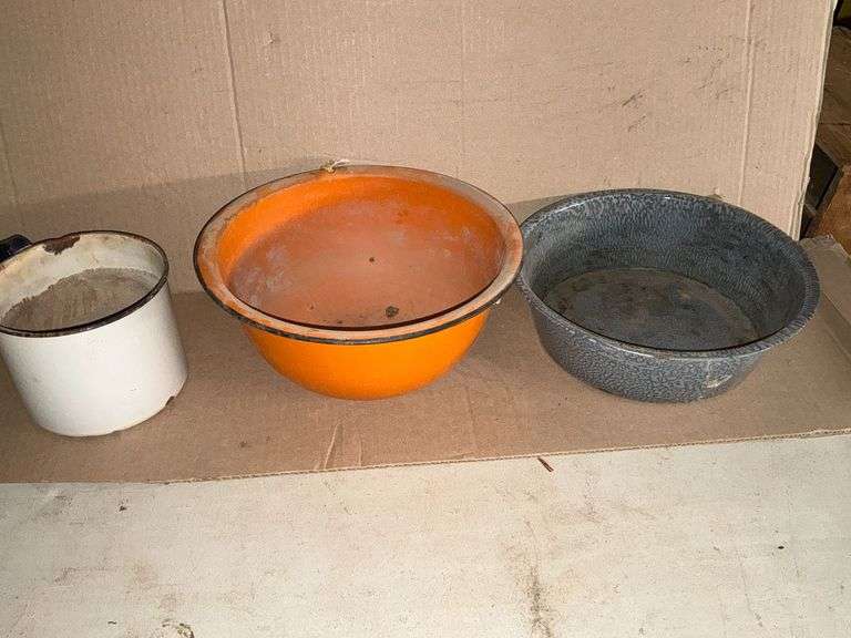 Enamel bowls and pitcher image