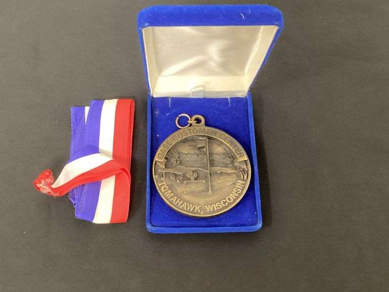 Case Tomahawk 1989 medallion in presentation box image
