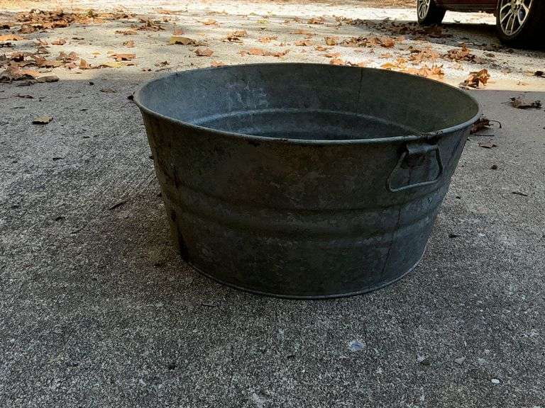 No. 3 galvanized tub image
