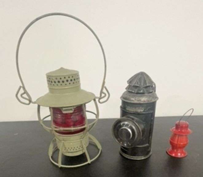 Dressel Arlington, NJ railroad lantern with red globe image