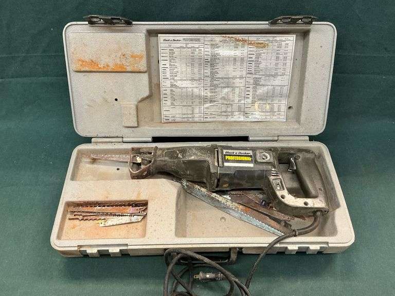 Black & Decker 2-speed cut saw image