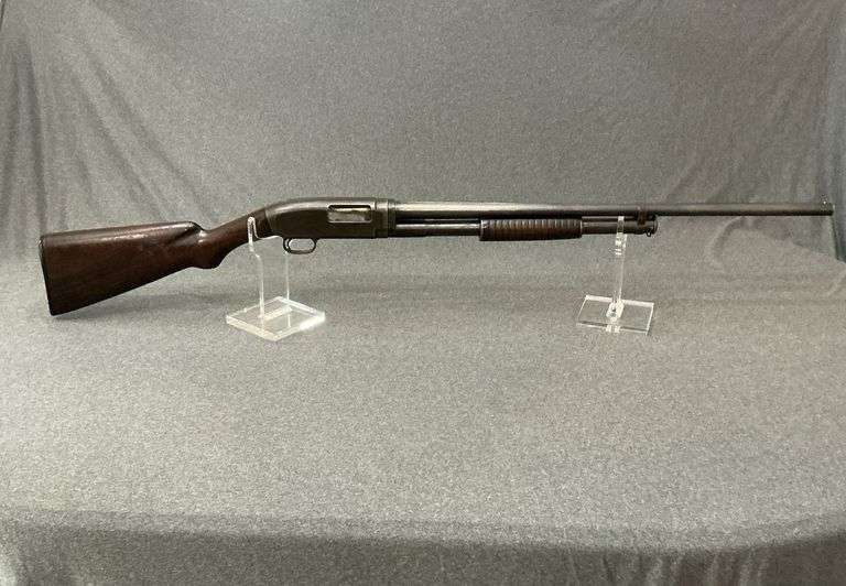 1915 Winchester Model 1912 shotgun image