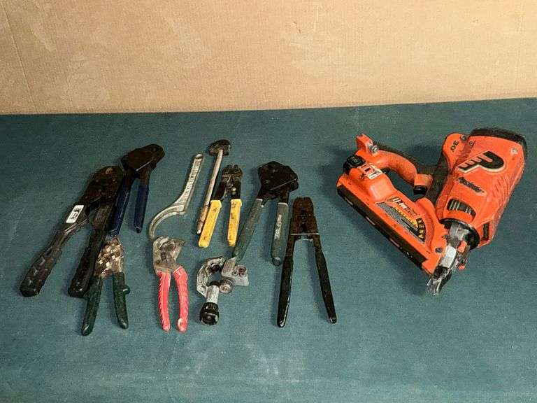 Paslode 30 degree nail gun, battery powered image