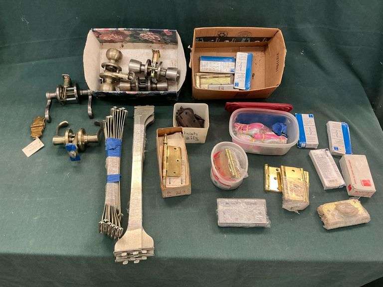 Keyed and passage lock sets image