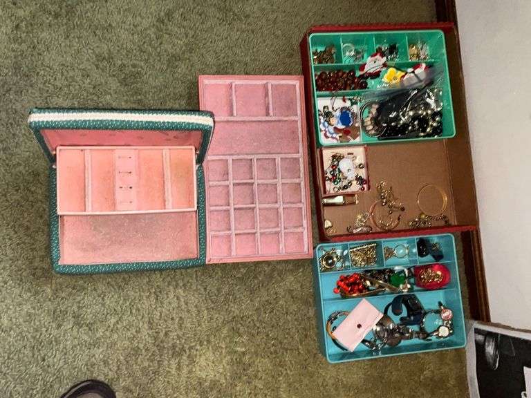Costume jewelry, watches, jewelry boxes, etc. image