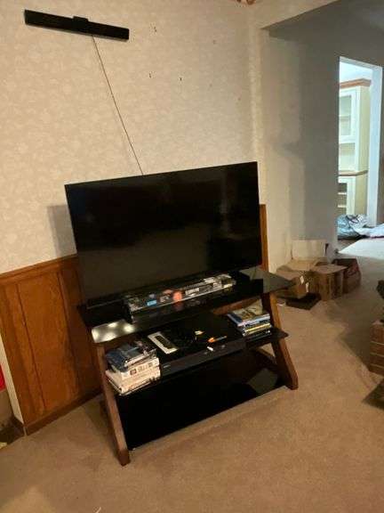 Samsung flatscreen TV, Model UN43AU8000B, Mfg. 10/21 with remote image